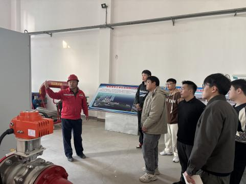 生产调度中心组织新员工参观厂区